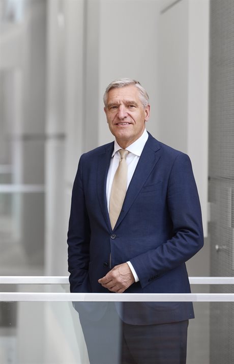 Portretfoto Mr. S (Sybrand) van Haersma Buma