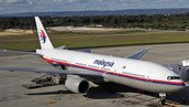 Malaysia_Airlines_Boeing_777-200ER_PER_Koch-2