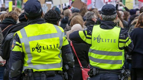 Politiebegeleiding bij demonstratie Politiebegeleiding bij demonstratie