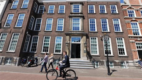 raad-van-state-ingang-kneuterdijk raad-van-state-ingang-kneuterdijk
